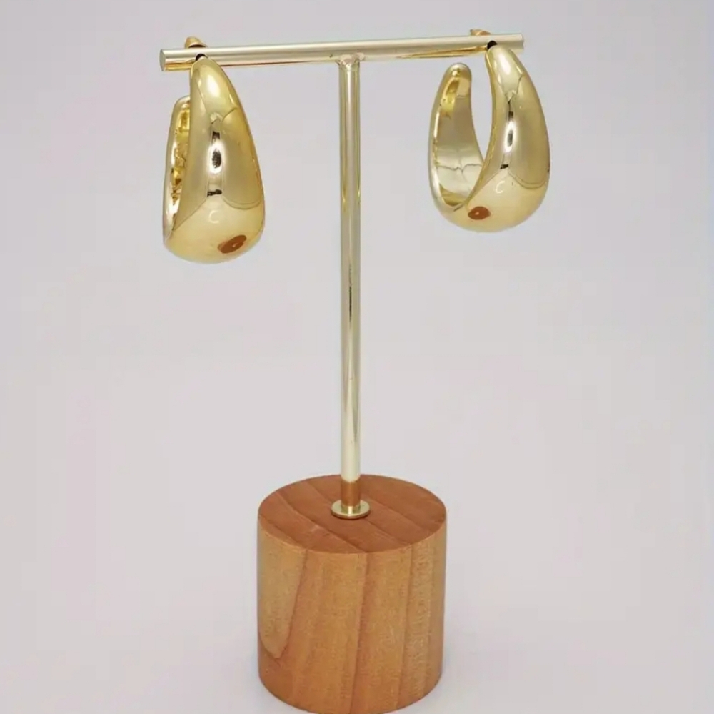 Casual Chunky Goldtone C Hoop Earrings - Picture 3 of 6